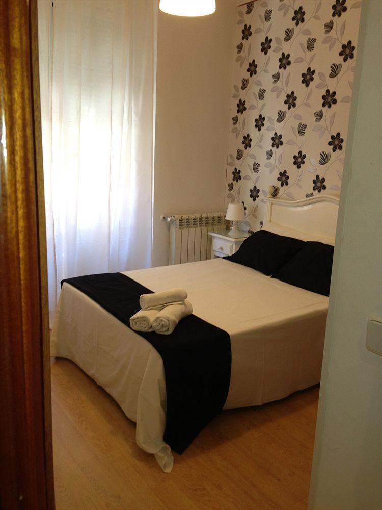 Hostal La Estrella Madryt Zewnętrze zdjęcie