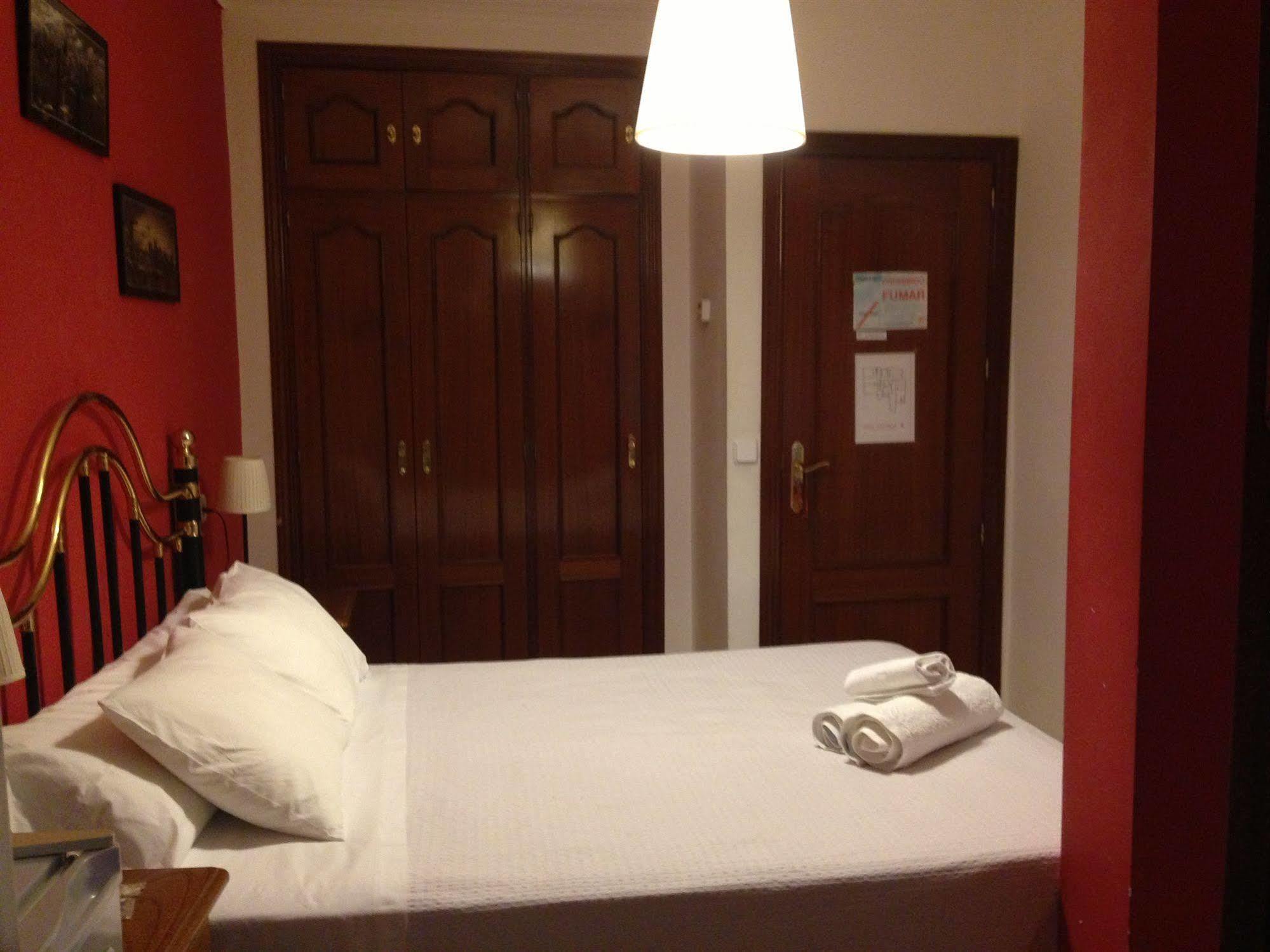 Hostal La Estrella Madryt Zewnętrze zdjęcie