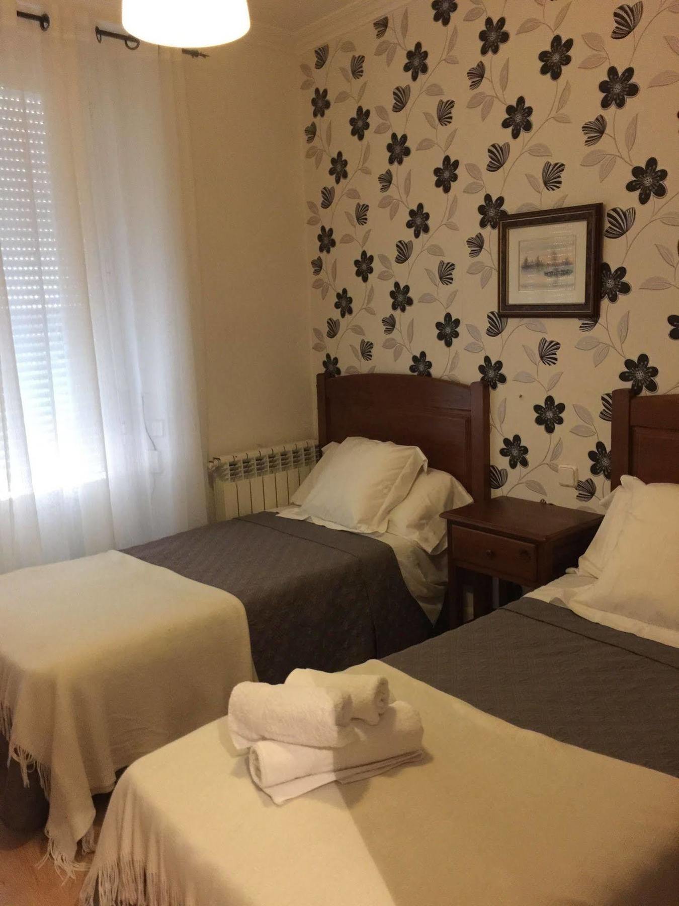 Hostal La Estrella Madryt Zewnętrze zdjęcie