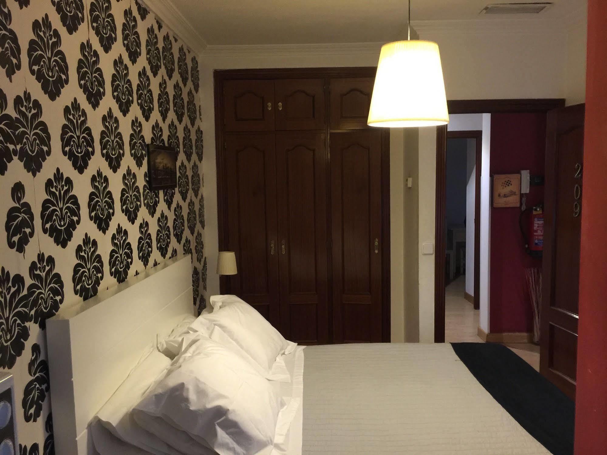 Hostal La Estrella Madryt Zewnętrze zdjęcie