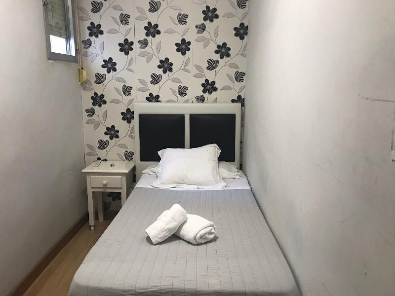 Hostal La Estrella Madryt Zewnętrze zdjęcie
