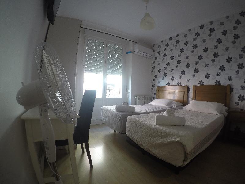 Hostal La Estrella Madryt Zewnętrze zdjęcie