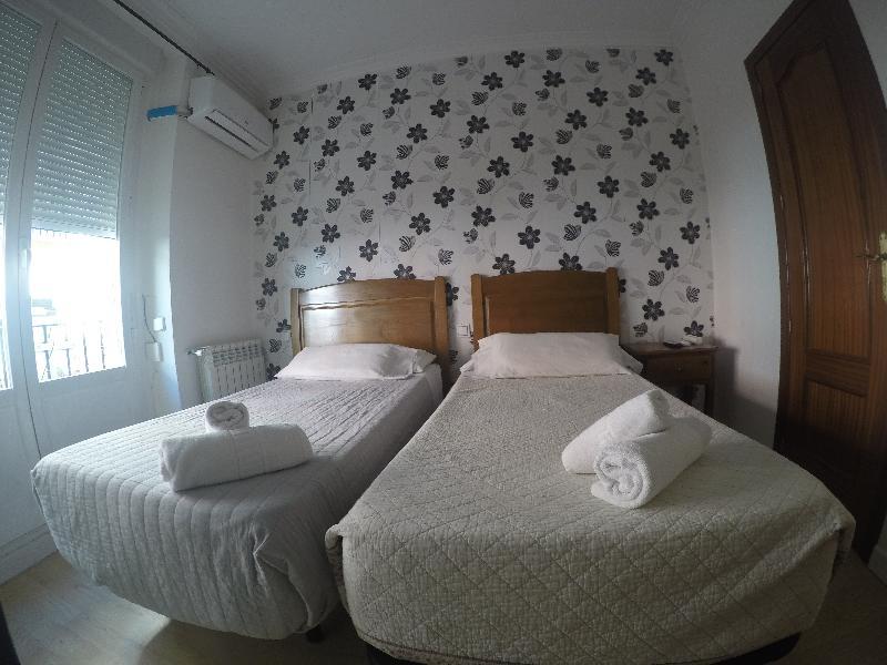 Hostal La Estrella Madryt Zewnętrze zdjęcie